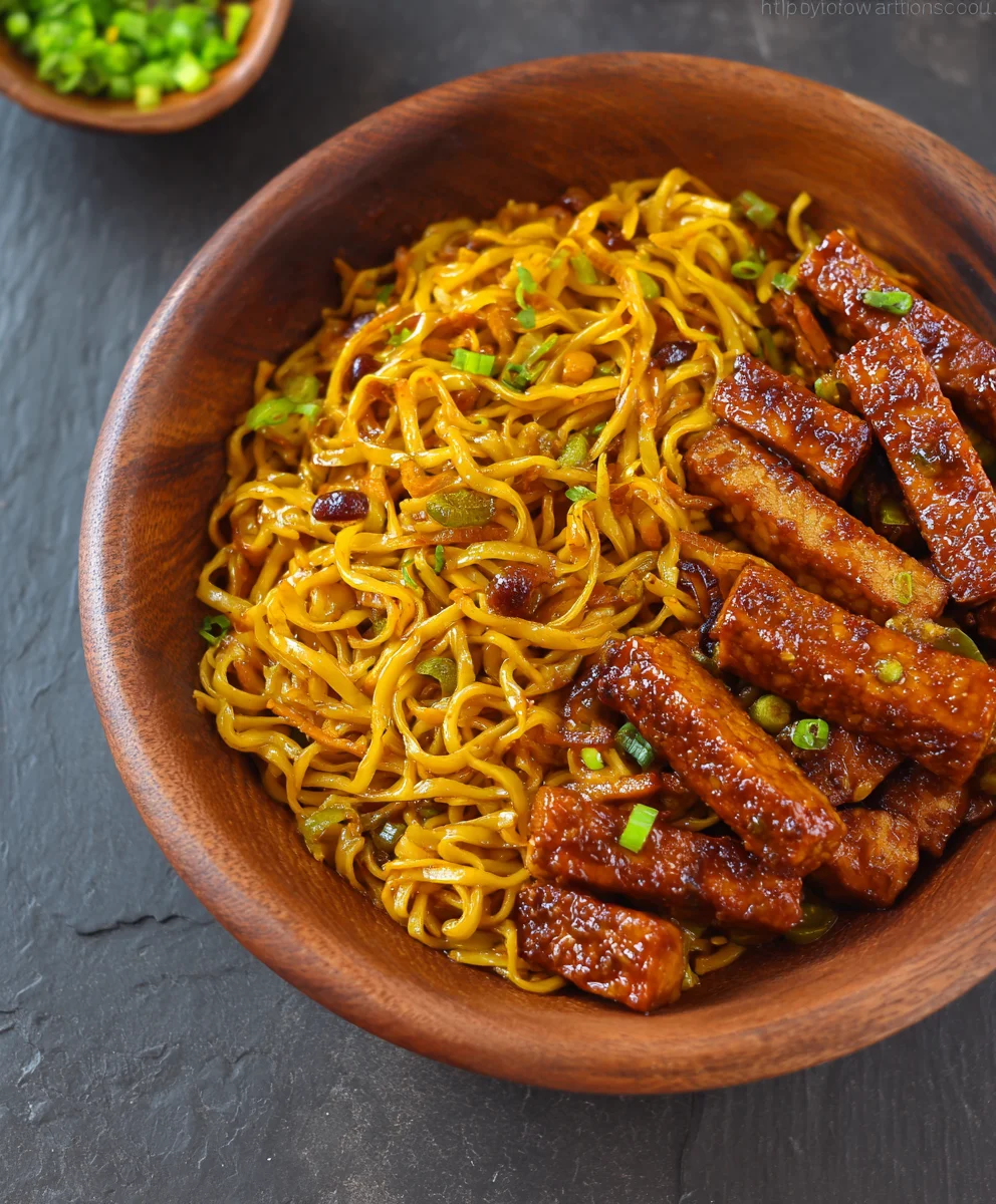 Sweet Spicy Tempeh Garlic Curry Noodles